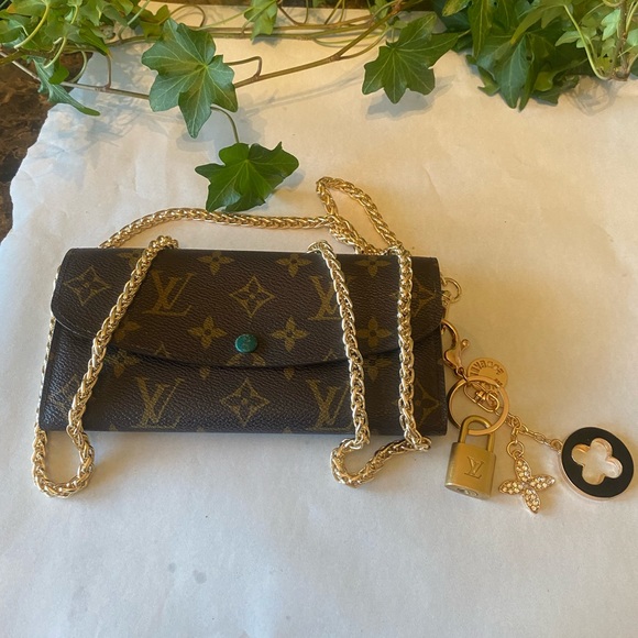 Louis Vuitton Emilie Monogram Wallet on Chain - Picture 1 of 14